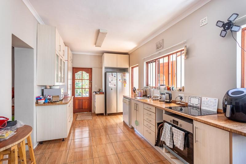 8 Bedroom Property for Sale in Pinelands Western Cape